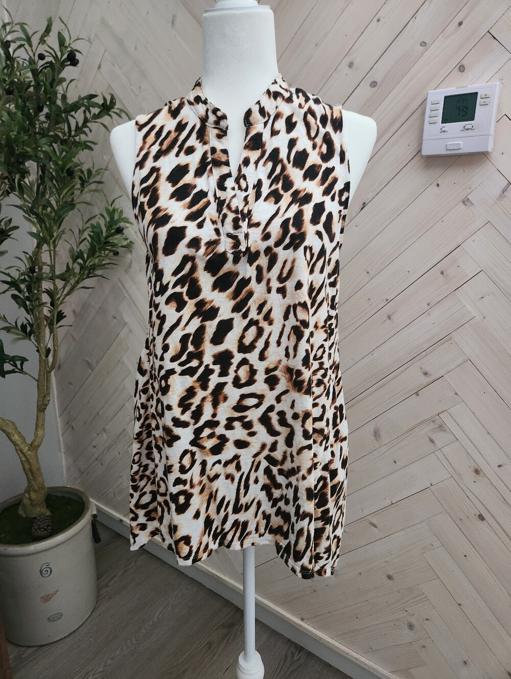 Chico's Sleeveless Leopard Print Slub Tunic